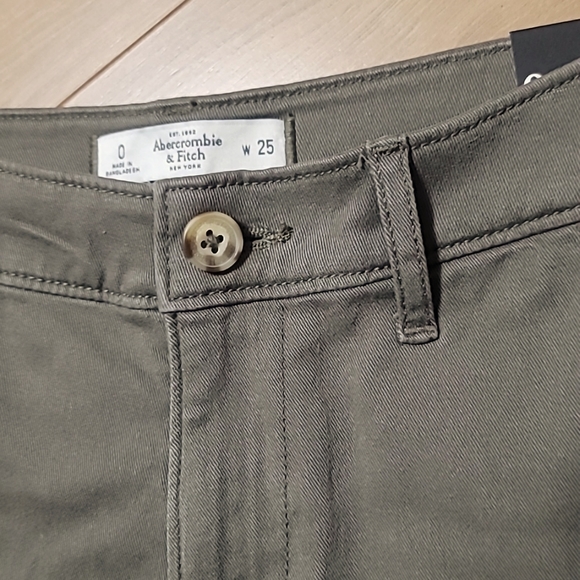 NWT Abercrombie & Fitch Green Boyfriend Short - Picture 5 of 9